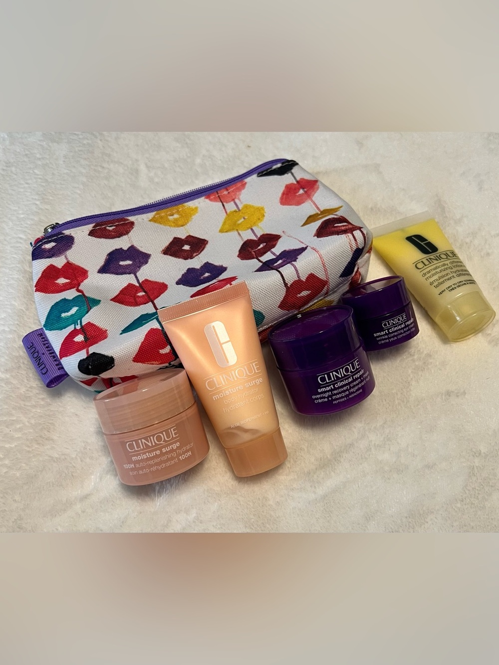 Clinique Mini Skincare Set with Purple Lip-Print Cosmetic Bag - Picture 9 of 15